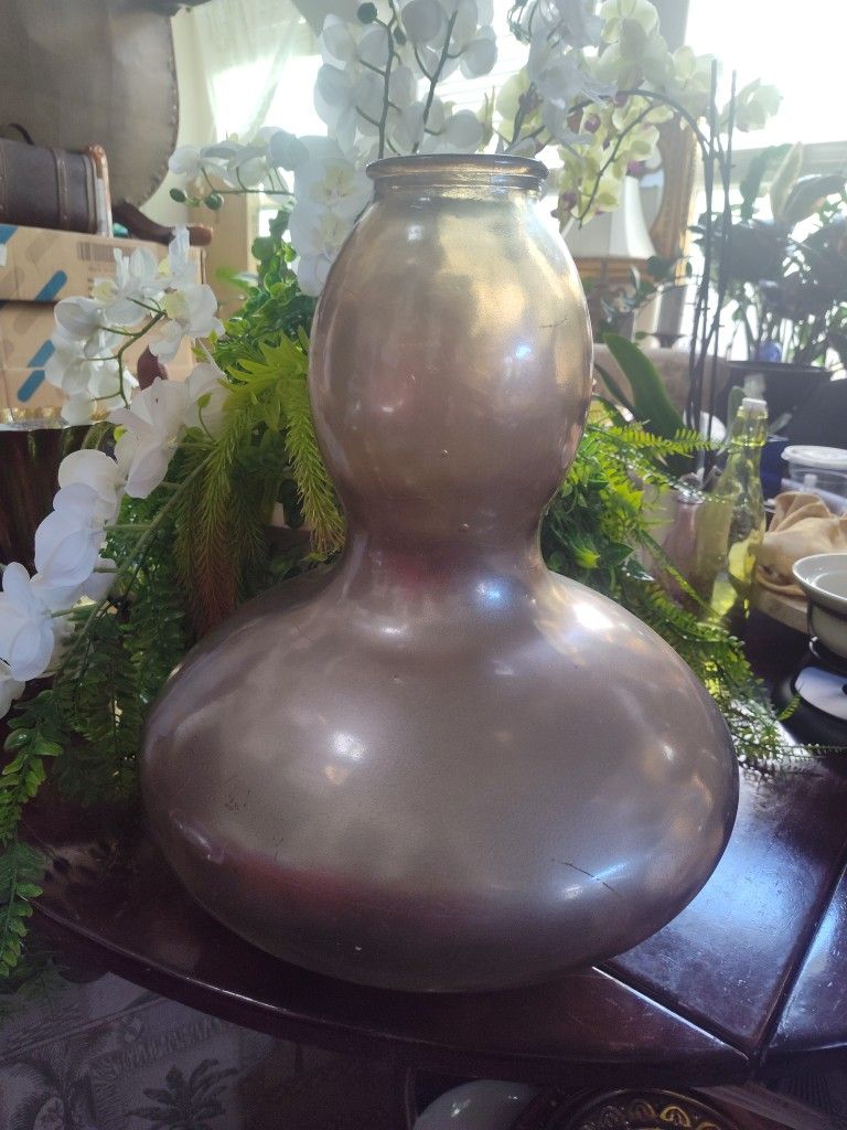 VINTAGE CURVED VASE BEAUTIFUL NO STAIN , NO CHIP NOR FRACTURED 16" TALL