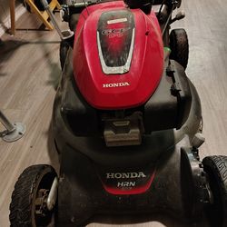 for sale lawn mower Honda hrn