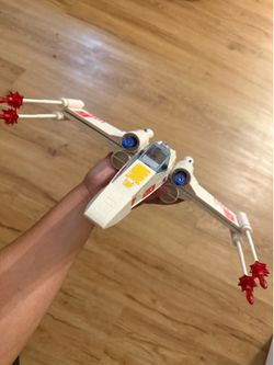 Star Wars X-wing Starfighter Vehicle with Luke Skywalker & R2-D2