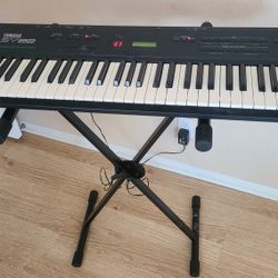 Yamaha SY22 Synthesizer and stand