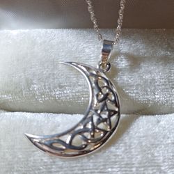 Vintage Sterling Silver Cresent Moon Necklace 