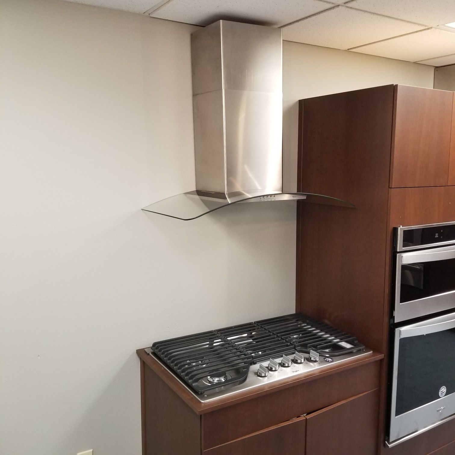 WCG51US6DS + GXW6536DXS. Whirlpool 36 inch Gas Cooktop + Whirlpool Wall