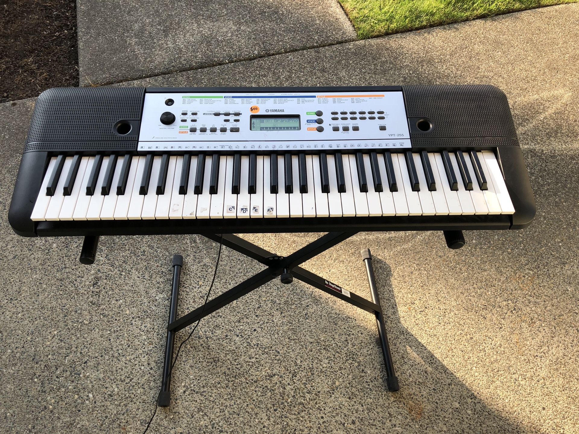 Yamaha YPT-255 keyboard