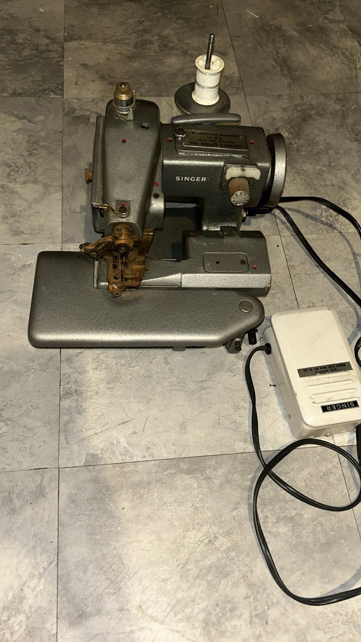 SINGER SEWING MACHINE