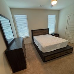 Queen Bedroom Set