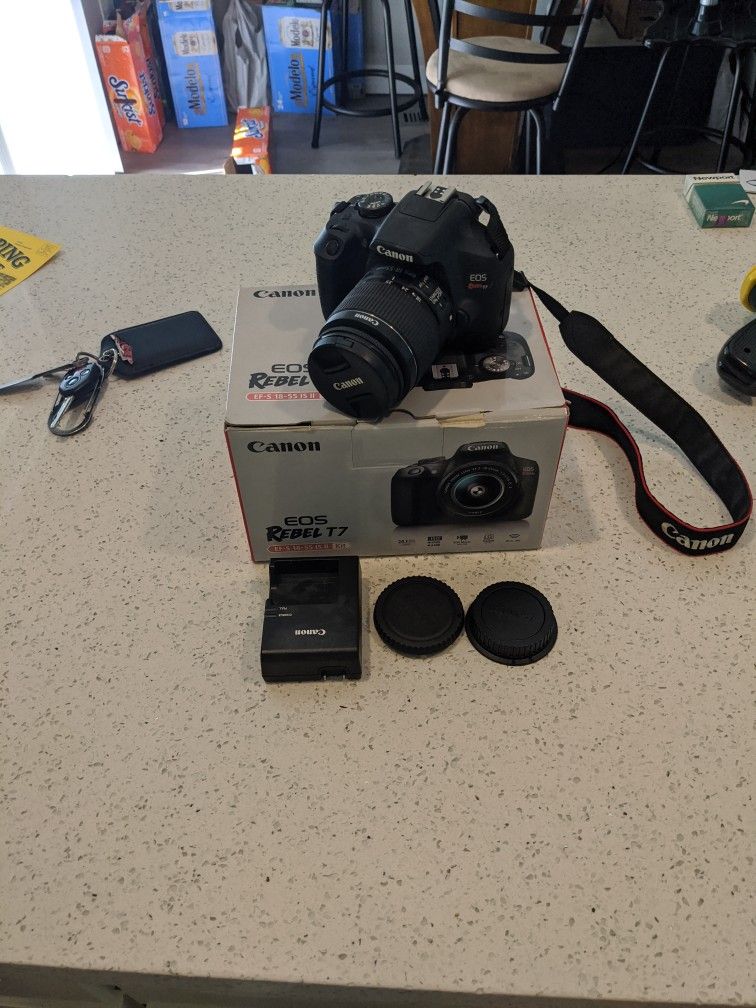 CANON EOS Rebel T7