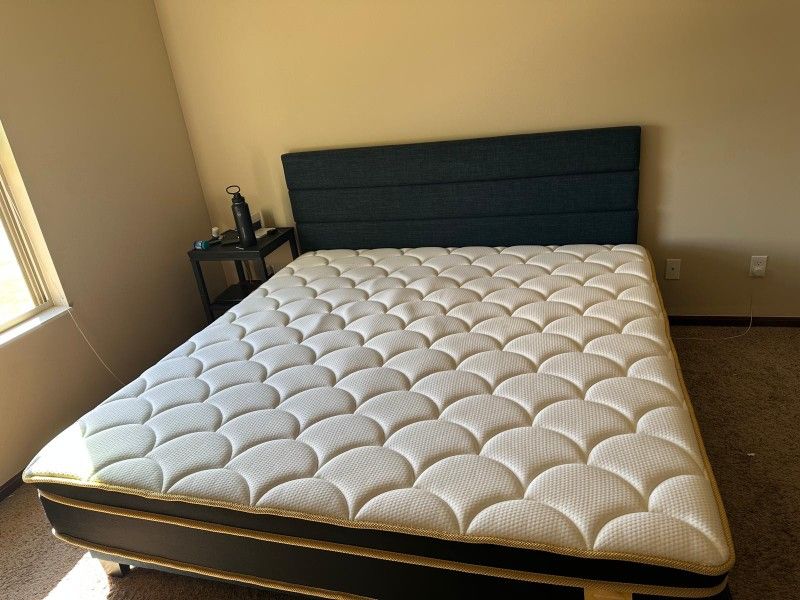 Zinus Hybrid Mattress - King Size