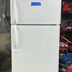 Fridgedaire Refrigerator / Freezer