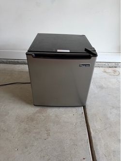 Magic Chef 1.7-cu. ft. Mini Fridge in Stainless Steel