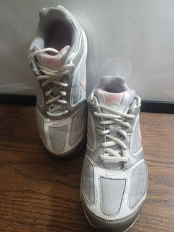 Women's Nike Air Avenue Sneakers In Size 7 1/2