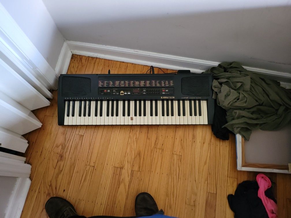 Old Electric Piano. Still Works, In Good Condition 