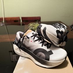 On Cloud  Cloudboom Max Size 10.5 Men’s.. 200, only accepting full askingt price