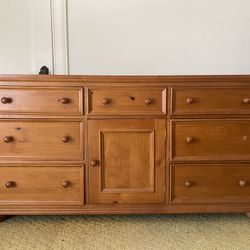 Dresser - FREE