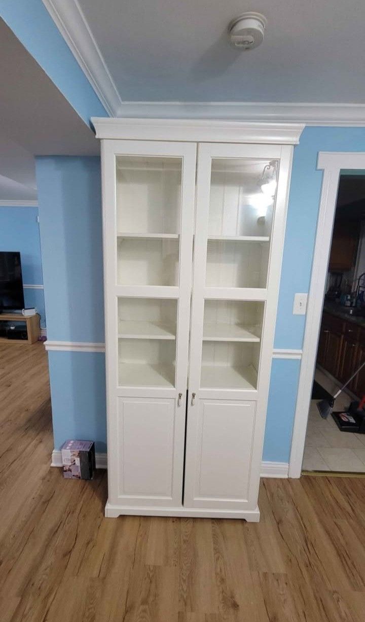 White Hutch/ Bookcase
