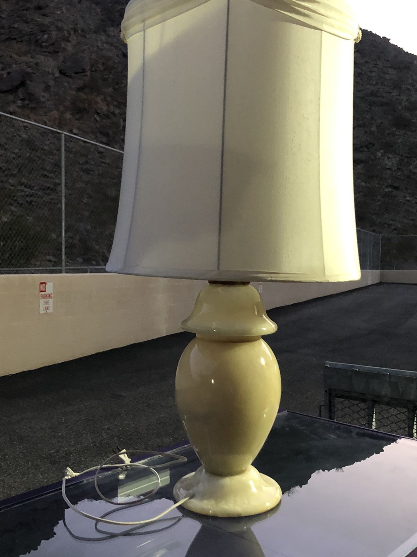 Vintage marble lamp, Base Illuminates - Amazing