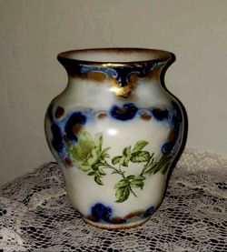 ANTIQUE BISHOP & STONIER BISTO ENGLAND SINOPE VASE CIRCA 1890s VICTORIAN ENGLISH PORCELAIN CABINET URN BLUE COBALT GOLD GILT TABLE DECOR