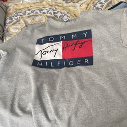 Tommy Hilfinger Sweatshirt Size XL
