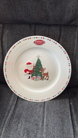 Rudolph the Red Nosed Reindeer 4 dinner plates (Price is Firm)