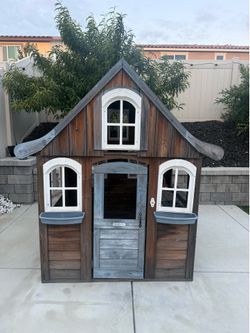 Kids play house