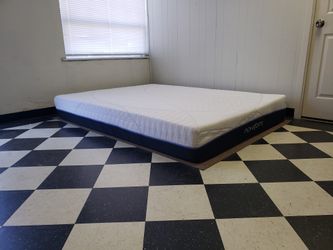 Queen size mattress - can DELIVER almost anywhere for $20 extra - gently used and in LIKE NEW condition 😍