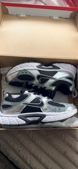 Boys Nike V5