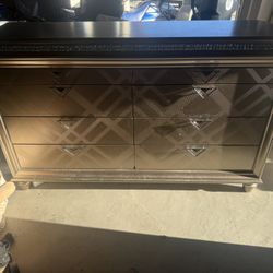 Dresser With Vanity Mirror And Lights 