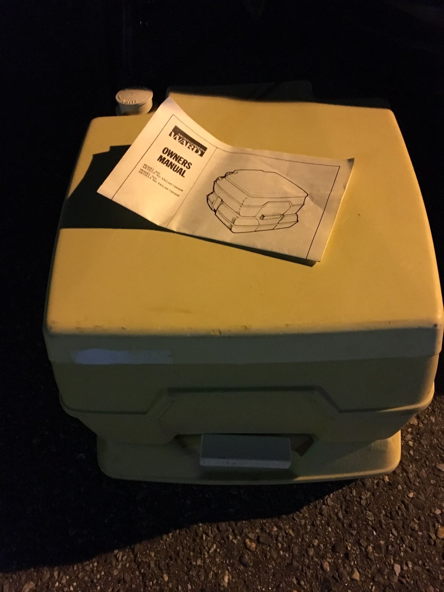 Camping potty with paper work great condition only 30 Firm