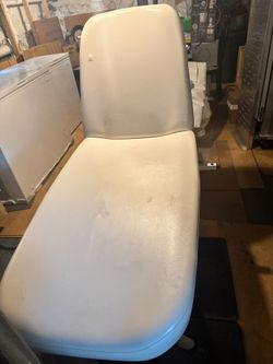 Professional Waxing Bed – Great Condition