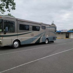 2004 Winnebago 36g