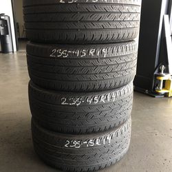 P235/45R19