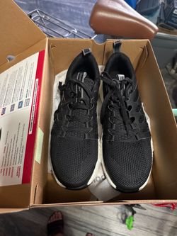 *NEW**Women’s steel towed sneakers