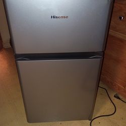Mini Fridge w/Freezer