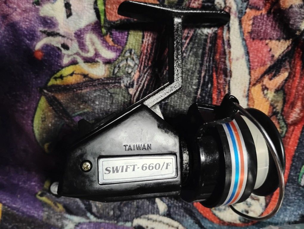 Vintage Swift Spinning Fishing Reel