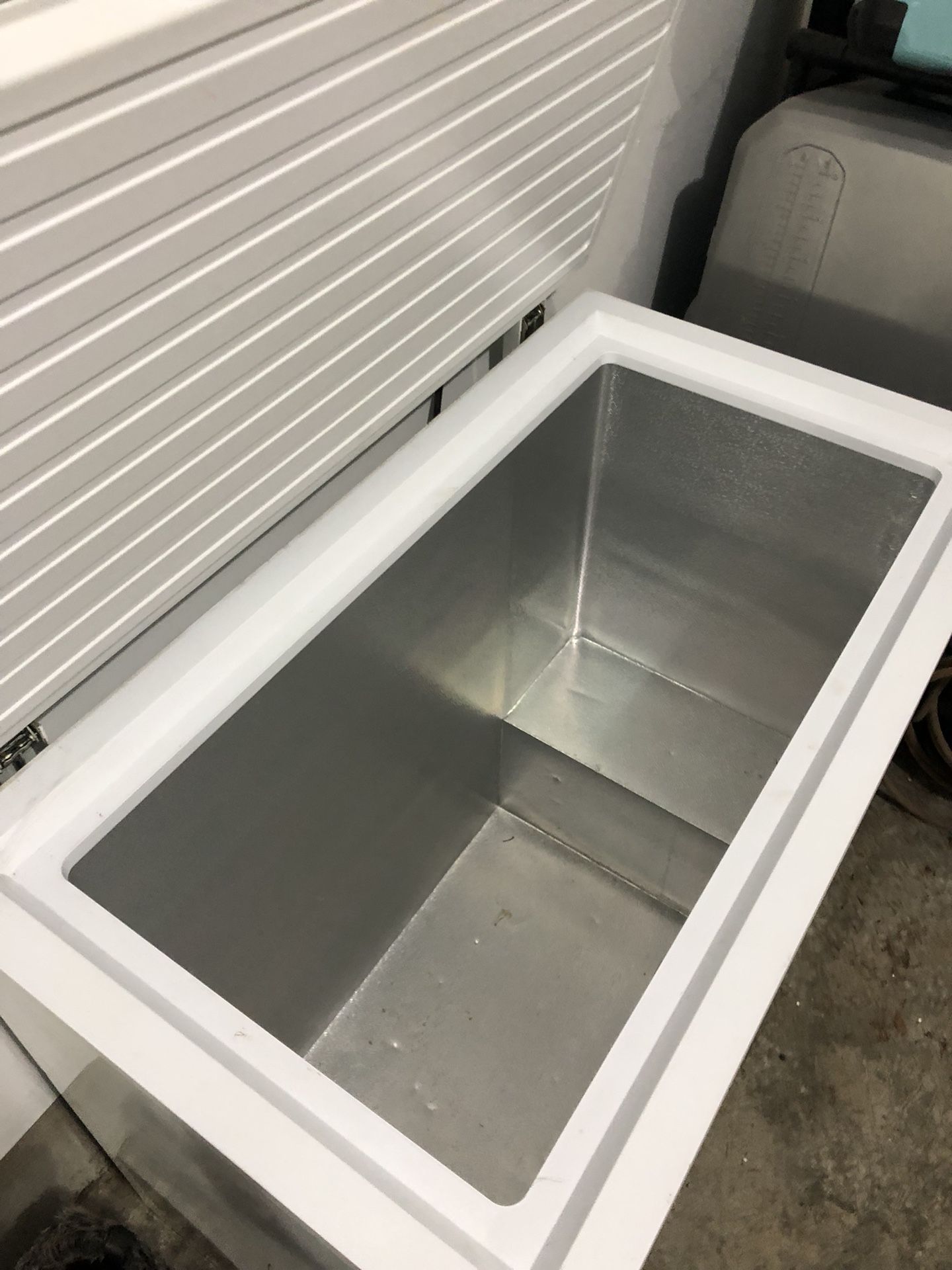 Idylis Deep Freezer Chest for Sale in Stanwood, WA OfferUp