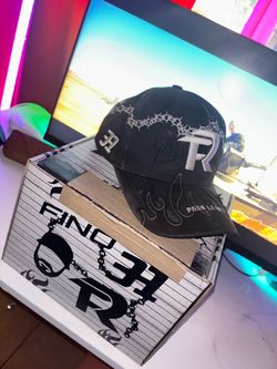 Fino barbas and 31 hat