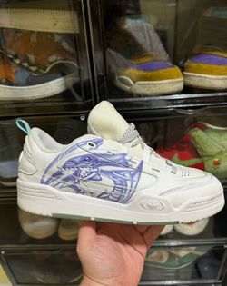 Pre owned Yugioh Blue Eyes White Dragon Adidas size 9 Men's