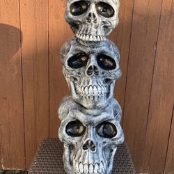 Skull Statue 
