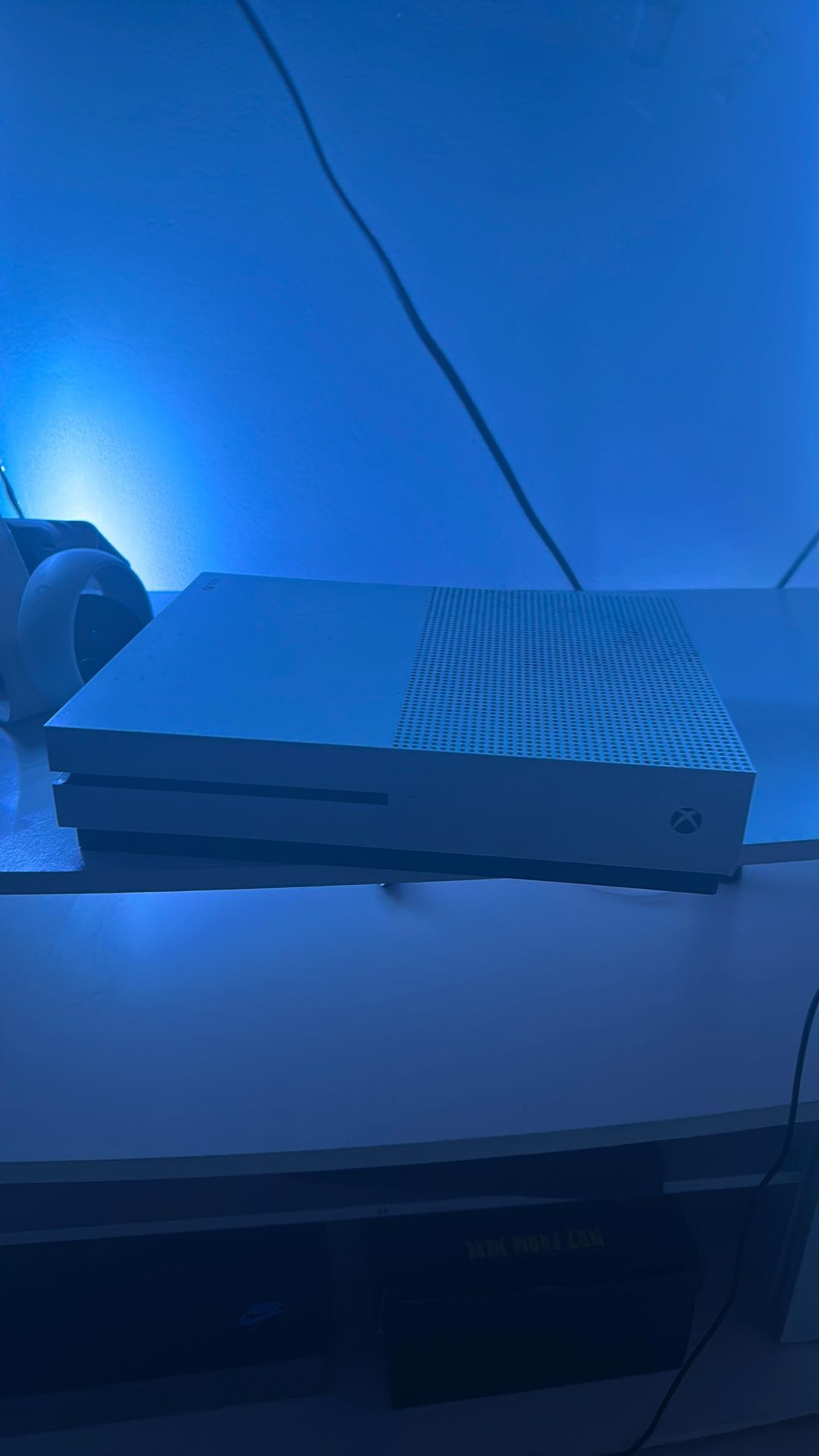 Xbox 1 Comes With Everything And I Will Give You A Controller For 25 More Dollars