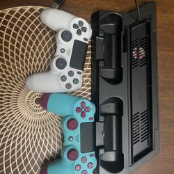 2 Ps4 Controllers And Charging And Cooling Stand 