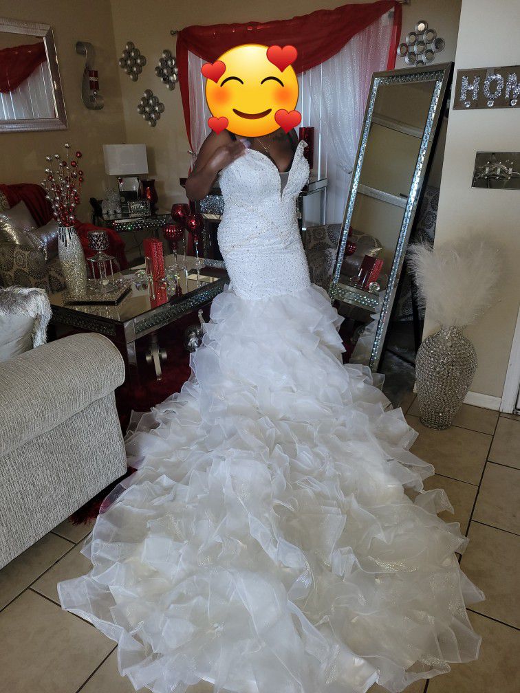 The Prefect Dress!!Beautiful Wedding Dress Plenty Bling And Sparkle