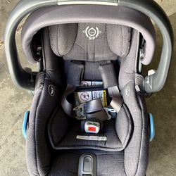 UPPABABY Mesa Car Seat With aBase Excellent Condition/ Very Clean