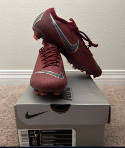*BRAND NEW* NIKE Mercurial Vapor 12 Elite FG cleats
