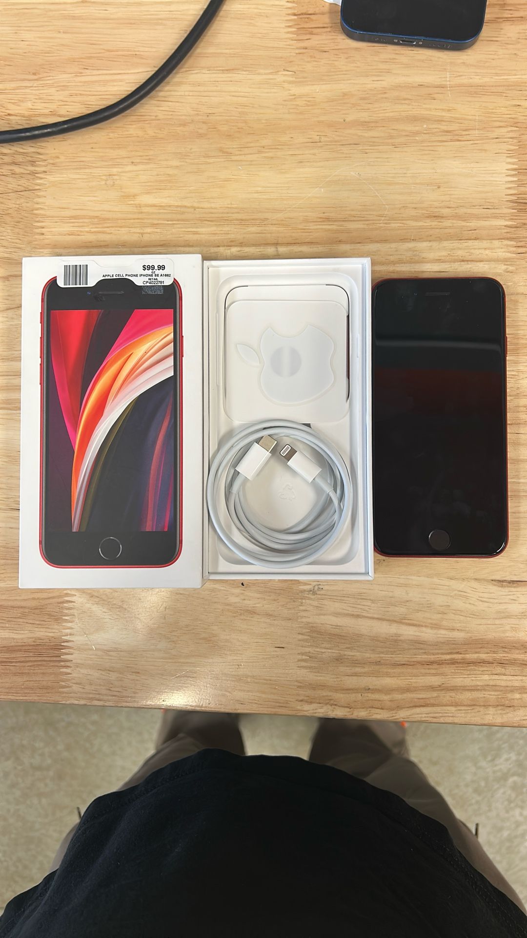 Apple iPhone SE 64 GB original box and charger