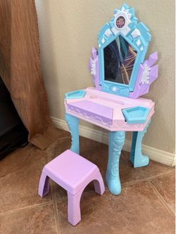 Toddler plastic vanity