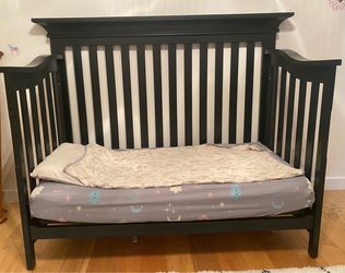 Oxford Brand Navy Convertible Crib