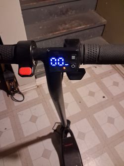 Electric scooter maxshoot works great need charger