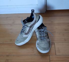 Vans Unisex-Adult Off the Wall Ultrarange Made for the Makers Slip Resistant Shoe (Men 6, Women 7.5) like new