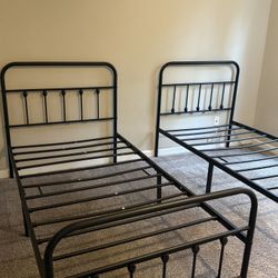 Twin metal bed frame (2)
