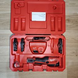 Milwaukee
M12 12-Volt Lithium-Ion Force Logic Cordless Press Tool Kit (3 Jaws Included) with Two 1.5 Ah Battery and Hard Case