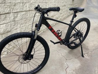 Trek Marlin 5 gen 3. 9 speed large size lightweight aluminum frame with hydraulic disc brakes